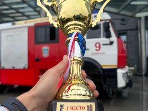 Пожарные Якутии стали лучшими на межрегиональных соревнованиях «Дальневосточная вертикаль»