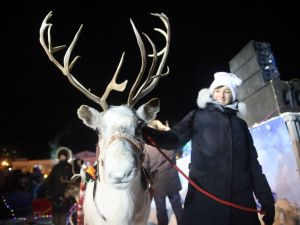 Праздничное шествие автоколонны состоялось впервые на зажжении новогодней ёлки Якутска