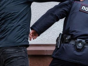 18-летний студент из поселка Усть-Мая заплатит 100 тысяч рублей за нападение на полицейских