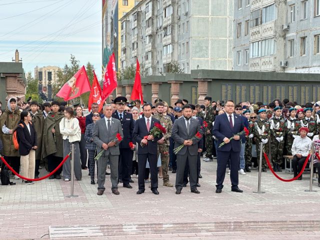 В Якутске в День 80-летия окончания Второй мировой войны возложили цветы к мемориалу «Солдат Туймаады»