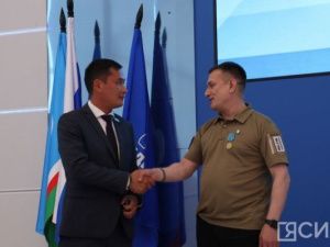 В Якутске наградили волонтёров-предпринимателей, помогающих бойцам СВО