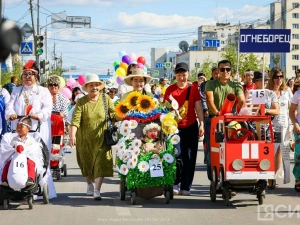 В Якутске порядка 2 тысяч человек объединило шествие-парад в День семьи, любви и верности