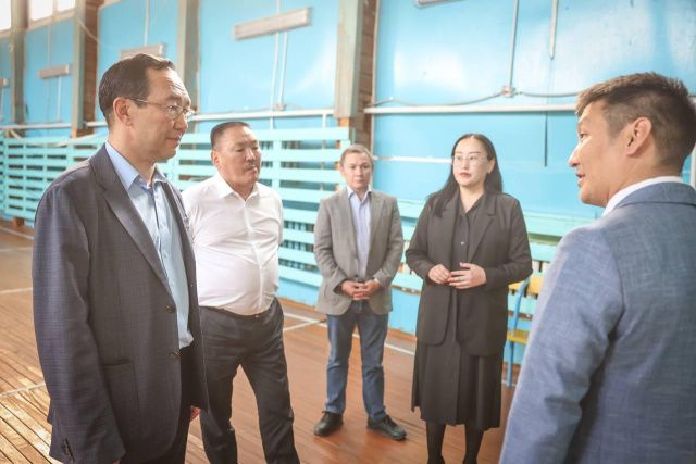 Глава Якутии поручил разработать проект строительства школы в селе Нюрбачан 