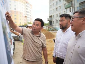 Евгений Григорьев проверил ход работ на объектах благоустройства в Строительном округе