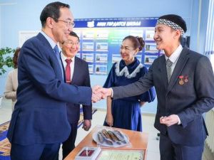 Глава Якутии встретился с учащимися Жиганской агрошколы 