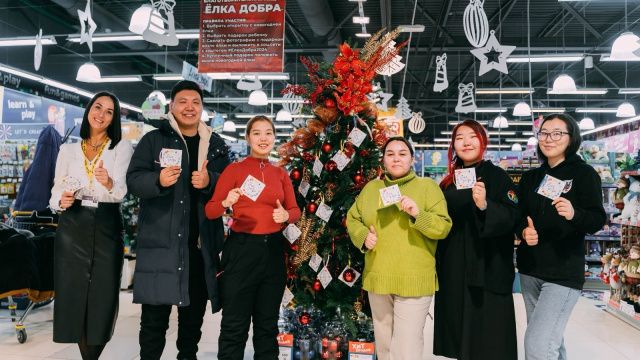 Якутяне приняли активное участие в  благотворительной акции «Елка добра»
