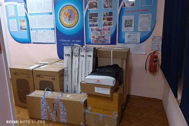 В Детскую школу искусств посёлка Депутатский доставили рояль