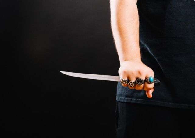 Жительница Якутии тяжело ранила сожителя за то, что он ее избивал и оскорблял