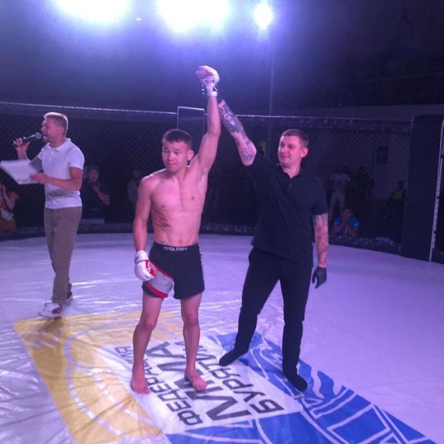 Якутский боец ММА избил девушек в клубе до крови?