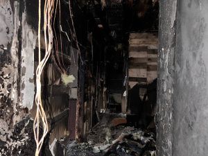 В Якутии полицейские спасли годовалого ребёнка и троих жильцов многоквартирного дома при пожаре