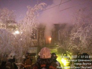 Несколько человек пострадали при пожаре на улице Шевченко в Якутске