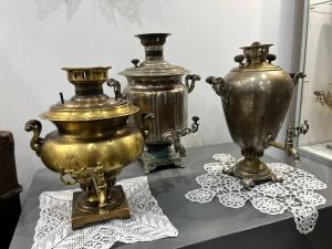 В Якутске открылась выставка самоваров коллекционера Анжелики Романовой