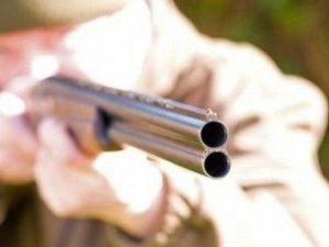 Житель Намского района 8 раз выстрелил в собутыльника