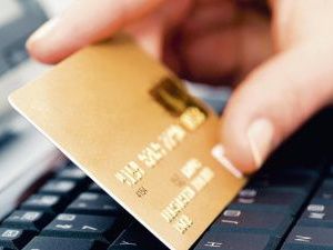 Мошенники похитили у пенсионерки более 675 000 рублей, пообещав помочь вывести из швейцарского банка более 58 000 долларов