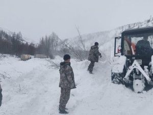 Сход лавины: Автодорога «Яна» закрыта!