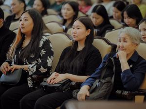 Документальный фильм о Кулаковском показали в большом зале мэрии