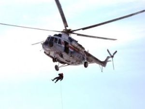 Под Якутском спасатели провели учебно-тренировочные спуски с вертолета
