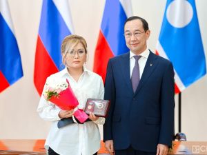 В преддверии Международного женского дня в Якутии наградили многодетных матерей