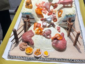 Сергей Местников открыл ярмарку-продажу «Идэhэ» Амгинского улуса