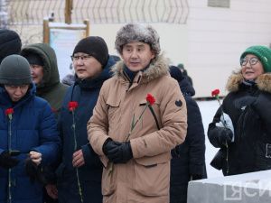 В Якутске почтили память основателя государственности Якутии Степана Аржакова