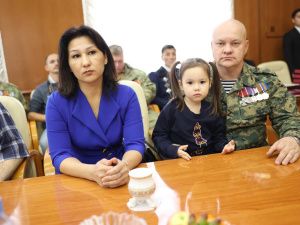 Айсен Николаев вручил 35 якутянам государственные награды