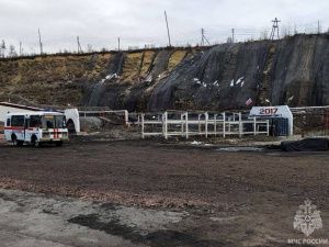 В Якутии сотрудники МЧС России извлекли из-под завалов тело мужчины UPD