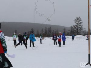 В Нерюнгри при сильном ветре и снегопаде прошли соревнования по метанию аркана