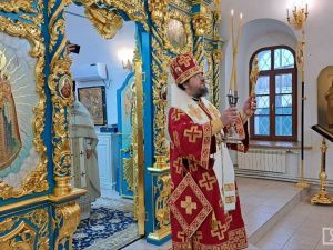 В Якутске освятили храм, в котором сохранился уникальный дореволюционный иконостас