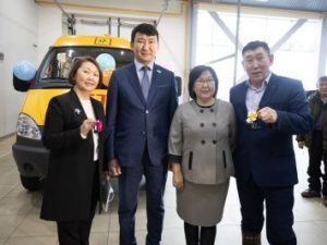 Школы Якутии получили 82 новых автобуса