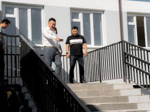 Евгений Григорьев осмотрел Саха-корейскую школу и школу № 16 после капитального ремонта