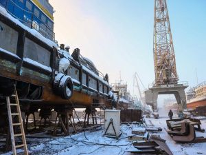 Работа не для слабаков: как вымораживают и ремонтируют речные суда в Якутии