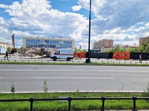 Женщине, пострадавшей от упавшего забора в Якутске, предстоит несколько операций