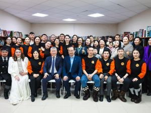 Айсен Николаев встретился с командой Горного улуса – победителями молодёжного фестиваля «Муус устар»
