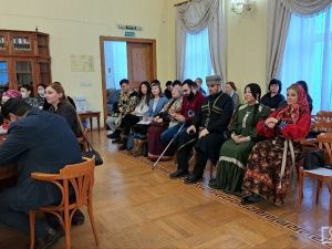 30 лет главному закону страны: в Якутске состоялся круглый стол об истории Конституции России