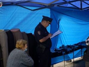 В Якутске провели рейд на месте несанкционированной торговли