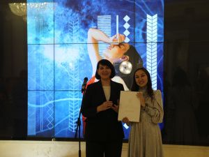 Выставка якутской художницы Миры Аргуновой «Многоликая Россия» открылась в Общественной палате России