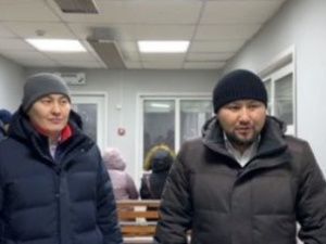 Глава Якутска проверил теплые автобусные остановки