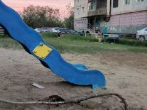 В Якутске игравшие на площадке дети раскопали кабель под напряжением