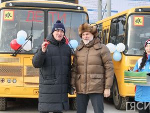 Спортивным учреждениям Якутии вручили микроавтобусы и автобусы