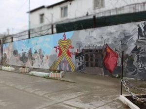 Осужденный нарисовал панно к 75-летию Победы на стене в исправительном учреждении