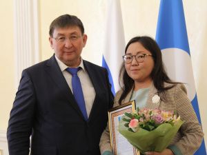 Михаил Николаев вручил Благодарности Главы Якутии Айсена Николаева победителям XXI молодежных Дельфийских Игр России