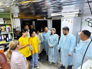 Евгений Григорьев посетил научно-учебную лабораторию «Агрокуб» в селе Хатассы