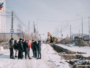 Евгений Григорьев проверил темпы строительства канализационного коллектора № 3 в Якутске
