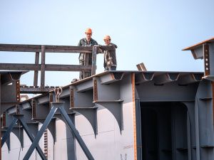 Глава Якутии ознакомился с ходом строительства мостового перехода через реку Марха