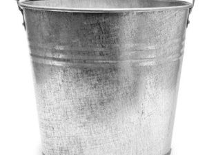 В Якутии мужчина убил собутыльника металлическим ведром