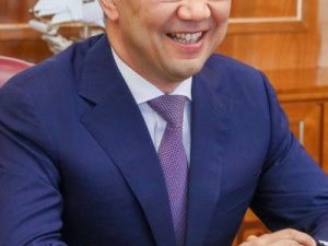 Айсен Николаев поздравил с вековым юбилеем ветерана Великой Отечественной войны