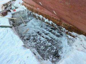 Работа не для слабаков: как вымораживают и ремонтируют речные суда в Якутии