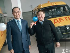 Двадцать новых автобусов передали школам и колледжам в Якутии