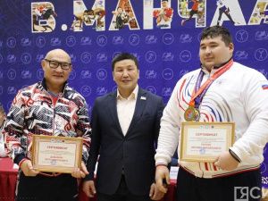 Министерство спорта Якутии наградило чемпионов мира по мас-рестлингу