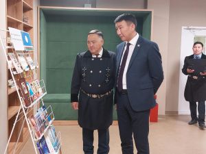 Сергей Местников провел урок государственности в Хатасской школе города Якутска